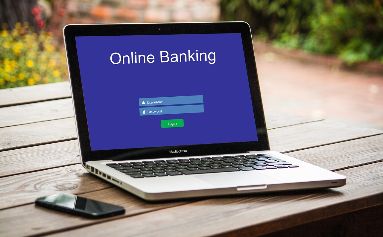 Quel impact des prélèvements à la source sur les clients des banques en ligne ?